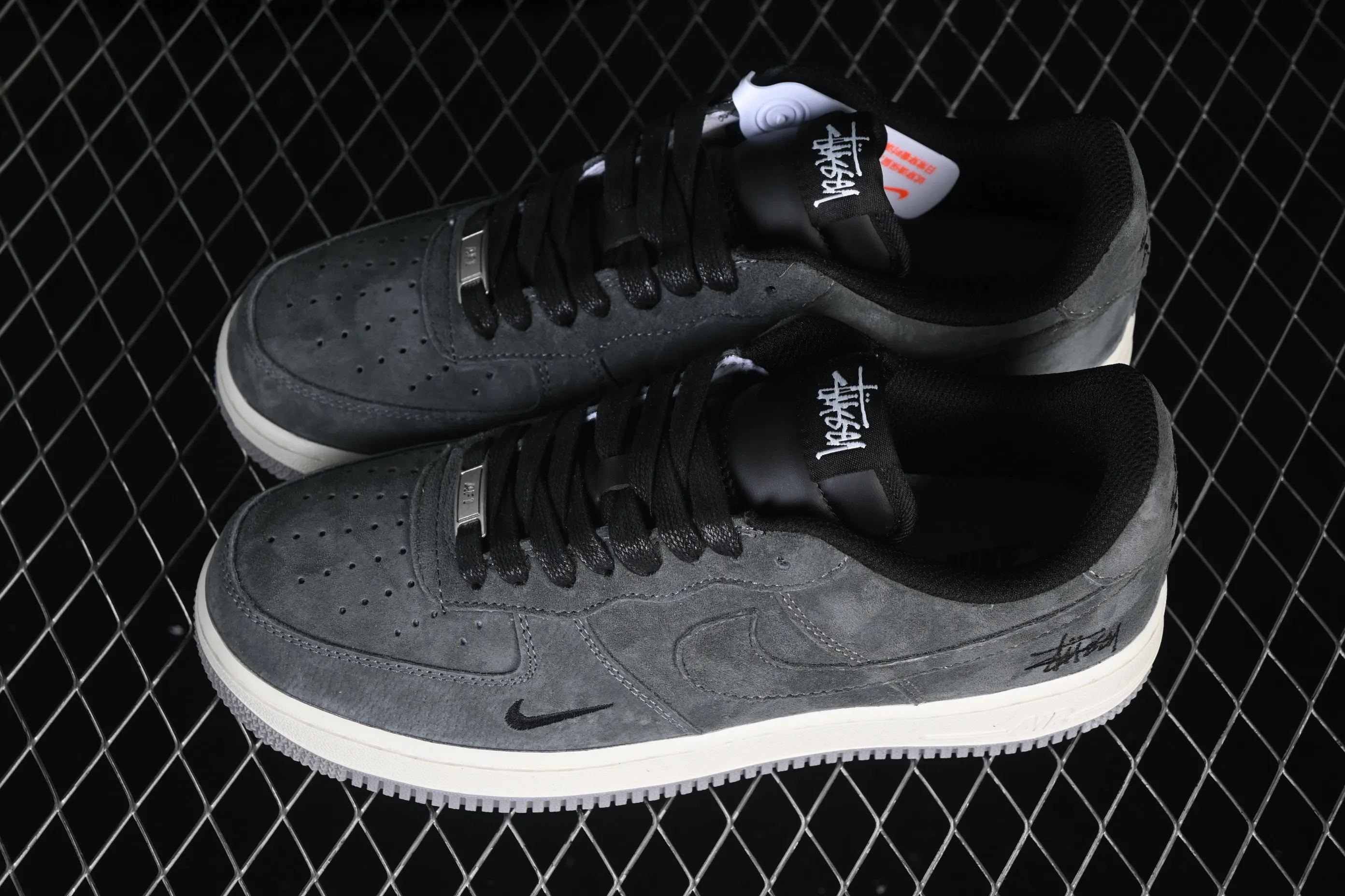 All categories Nk Air Force 1 Air Force series Nk Air Force 1 Low Air Force low-top Nike Air Force 1'07 Low Stussy co-branded charcoal gray elegant white Air Force 1 low-top casual sneakers DV5477-401